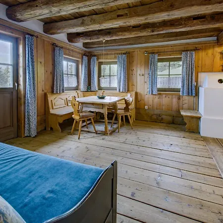 Almdorf Hochlienz, Alm 30