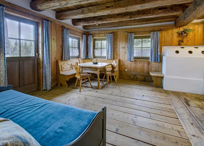 Almdorf Hochlienz, Alm 30