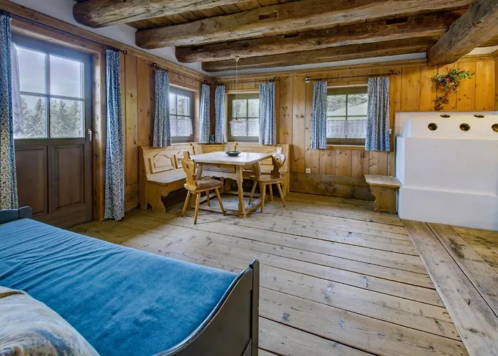 Almdorf Hochlienz, Alm 30