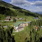 Almdorf Hochlienz, Alm 30 *